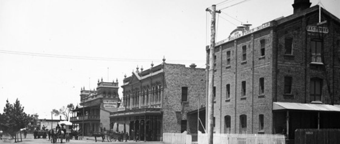 The view down Clive Street looking towards Katanning Hotel and Piesse's aerated waters factory and the Mill and Grain Merchants.